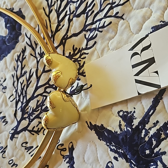 Zara GOLD BELT WITH HEART SHAPED BUCKLE - Picture 1 of 3
